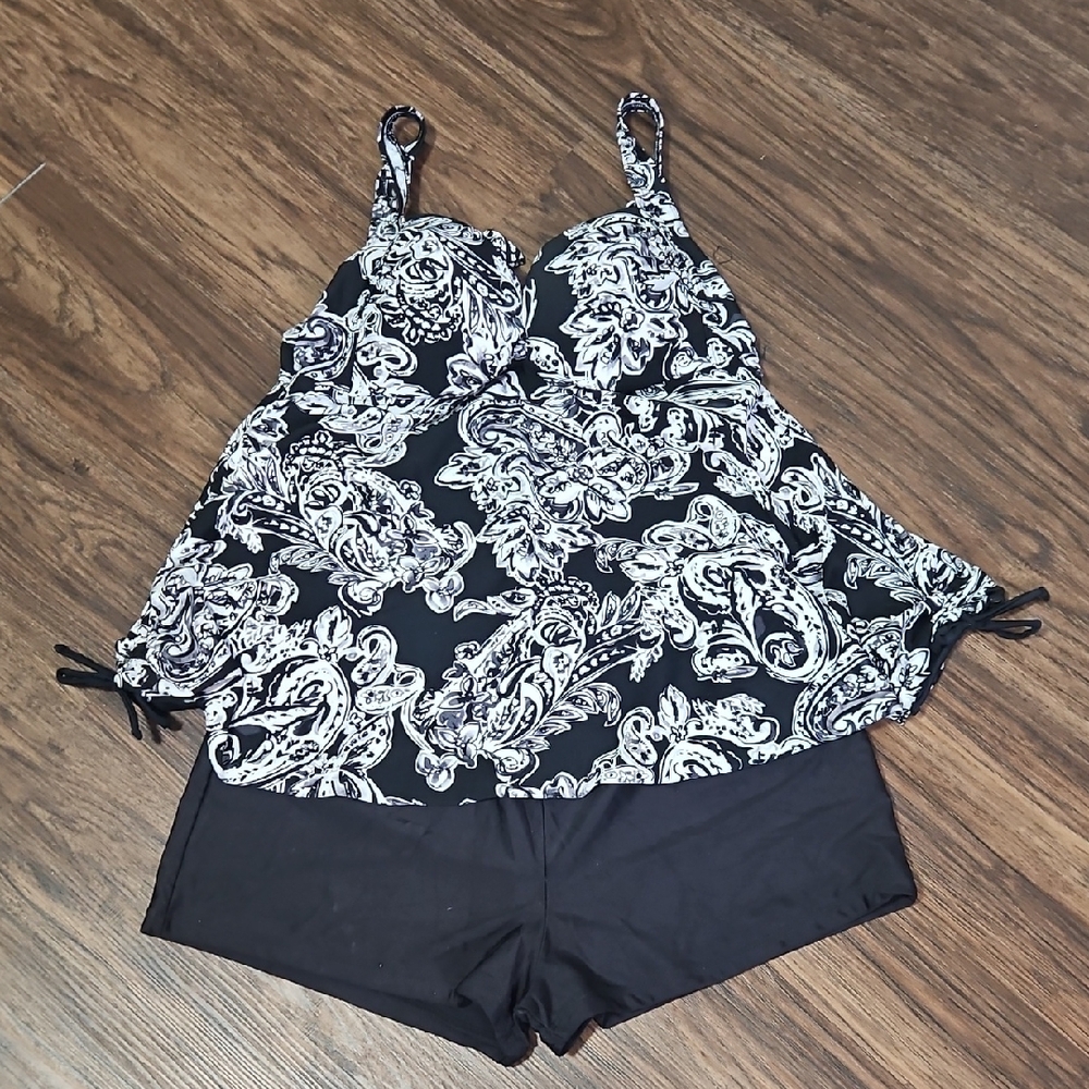Swim-Black and White Paisley Tankini With Bra Top and Shorts